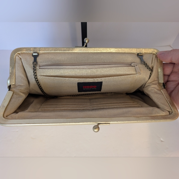 Vintage Hobo International Kisslock Clutch In Gold Pre-owned Good Condition - Picture 3 of 6